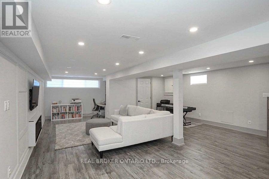 49 Fortrose Crescent Property Photo 2