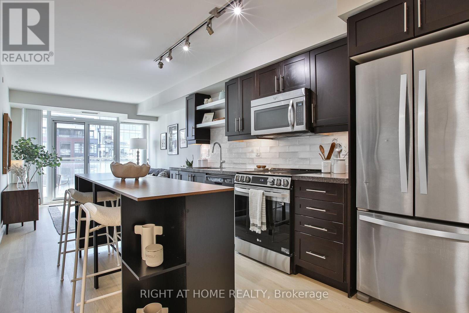 1623 - 525 Adelaide Street W Property Photo 1