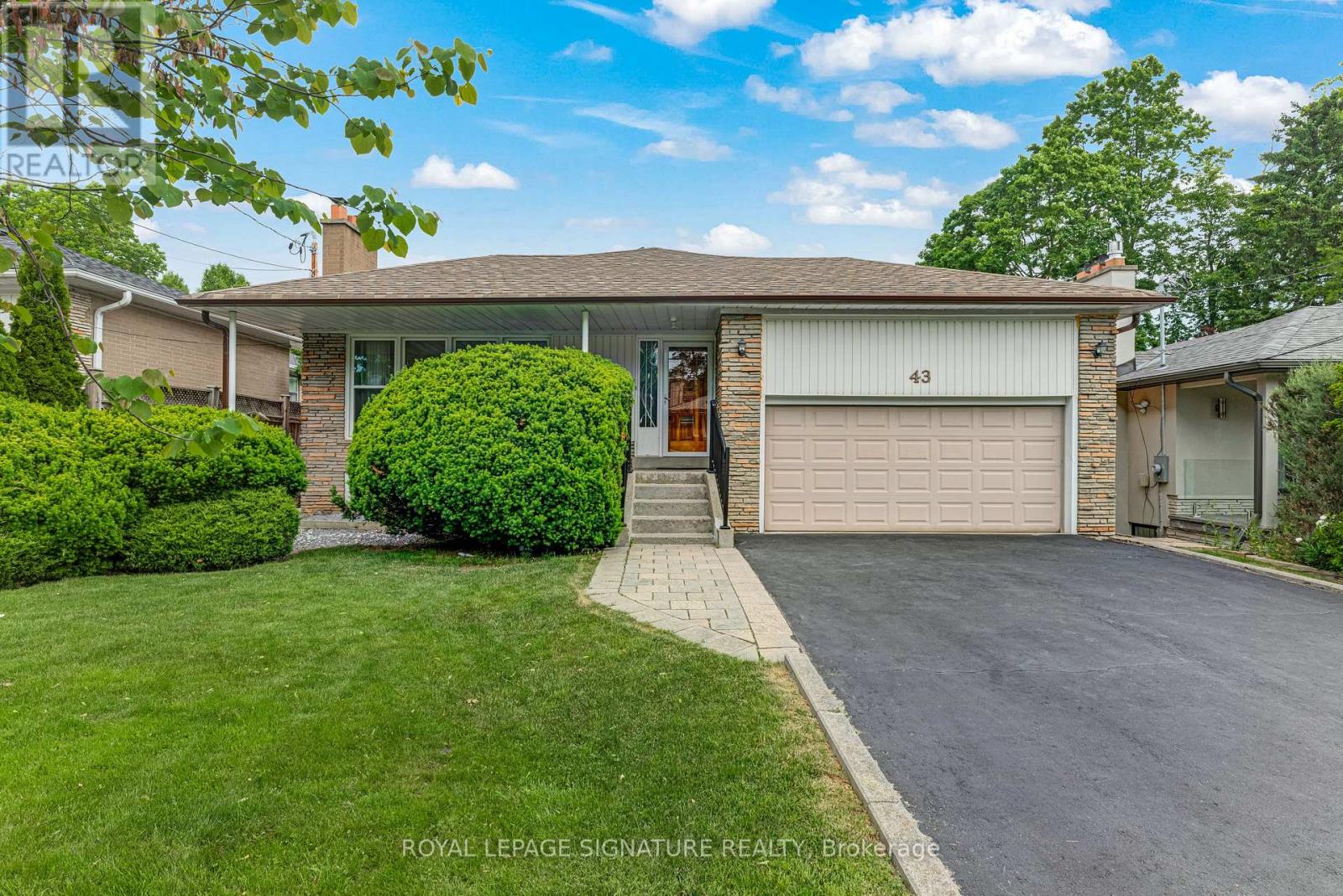 43 Viamede Crescent Property Photo 1