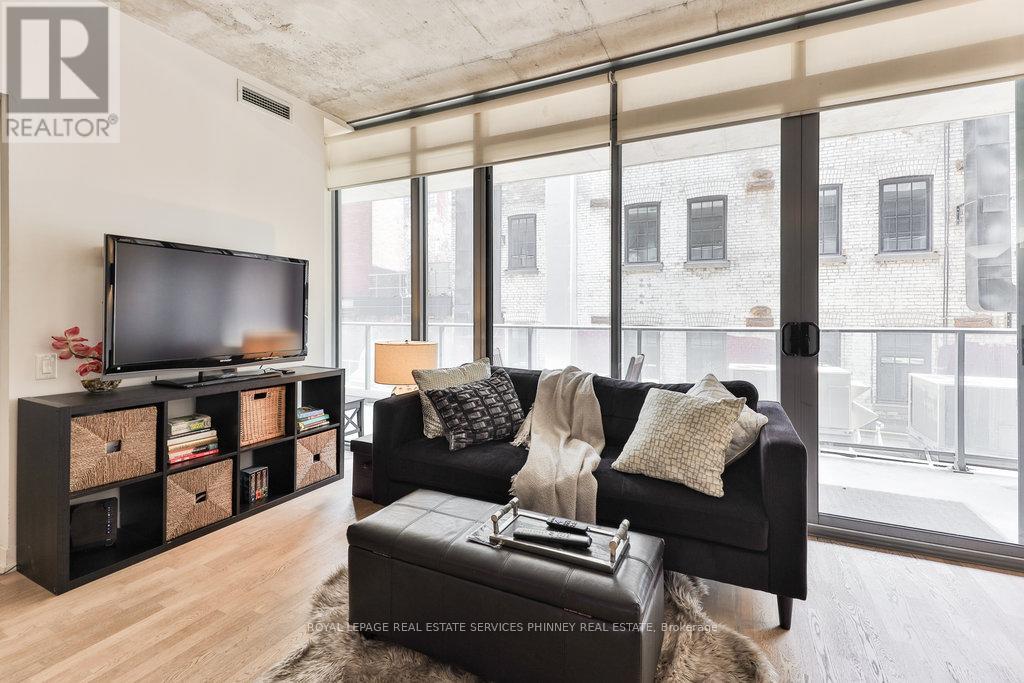 207 - 650 King Street W Property Photo 8