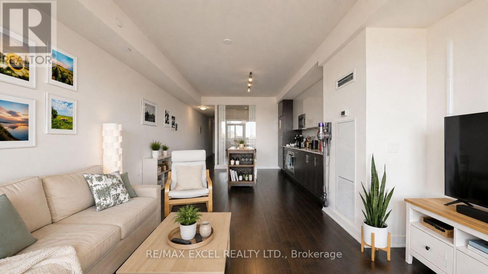 1010 - 330 Richmond Street W Property Photo 12
