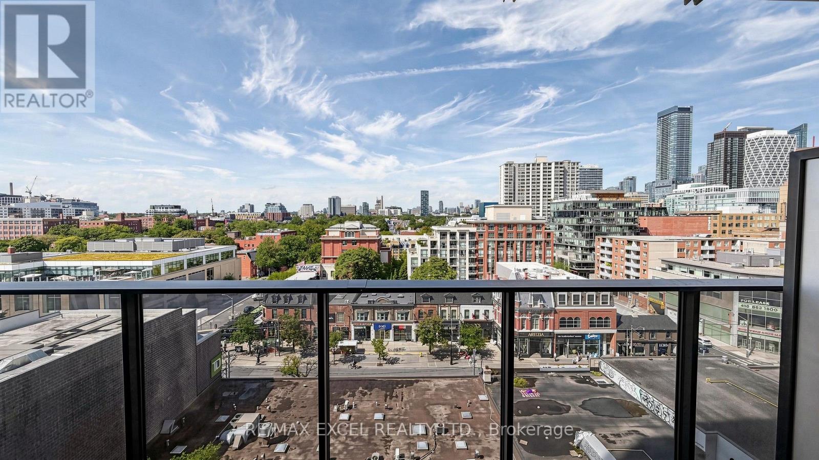 1010 - 330 Richmond Street W Property Photo 14