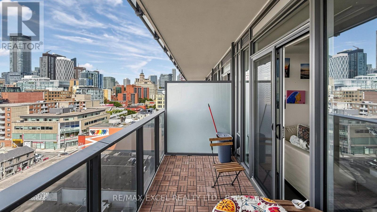 1010 - 330 Richmond Street W Property Photo 16