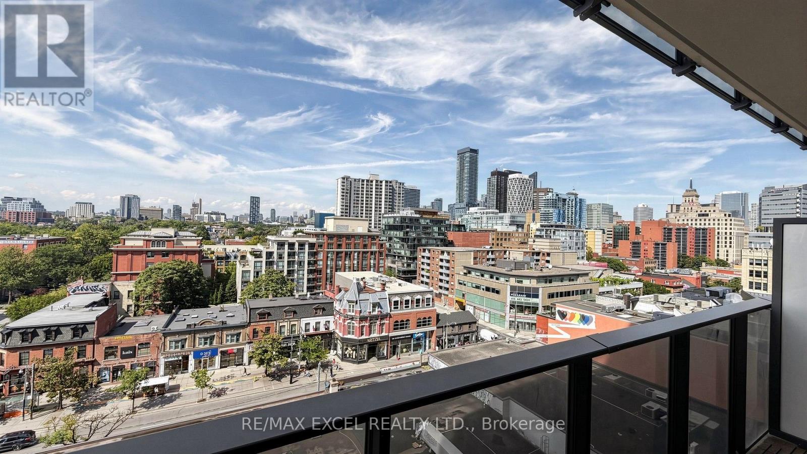 1010 - 330 Richmond Street W Property Photo 17
