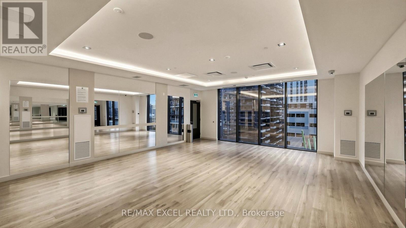 1010 - 330 Richmond Street W Property Photo 21