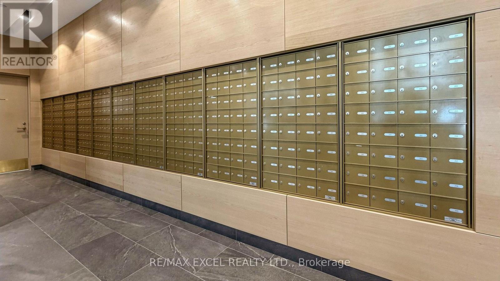 1010 - 330 Richmond Street W Property Photo 24