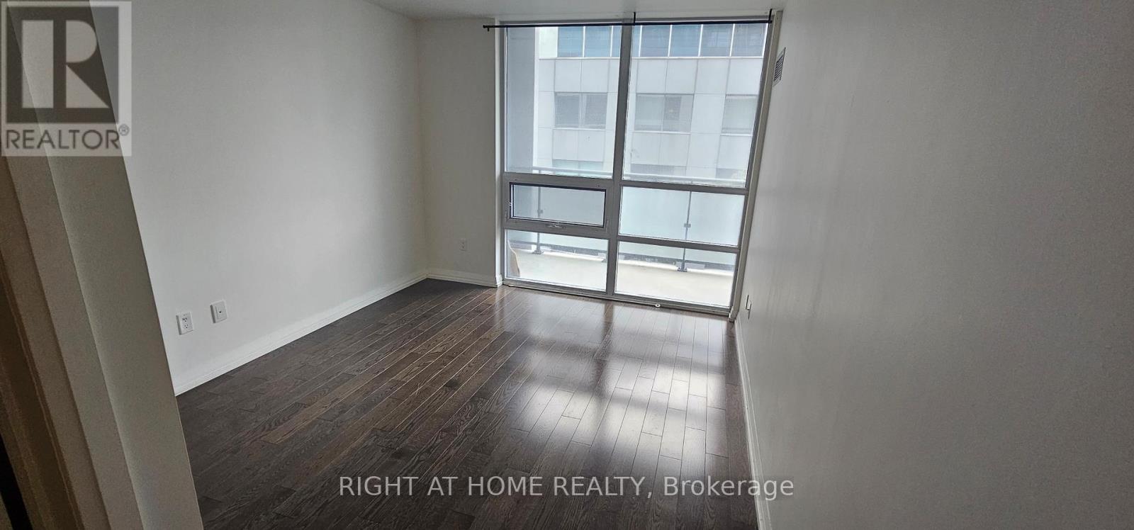 632 - 460 Adelaide Street E Property Photo 8