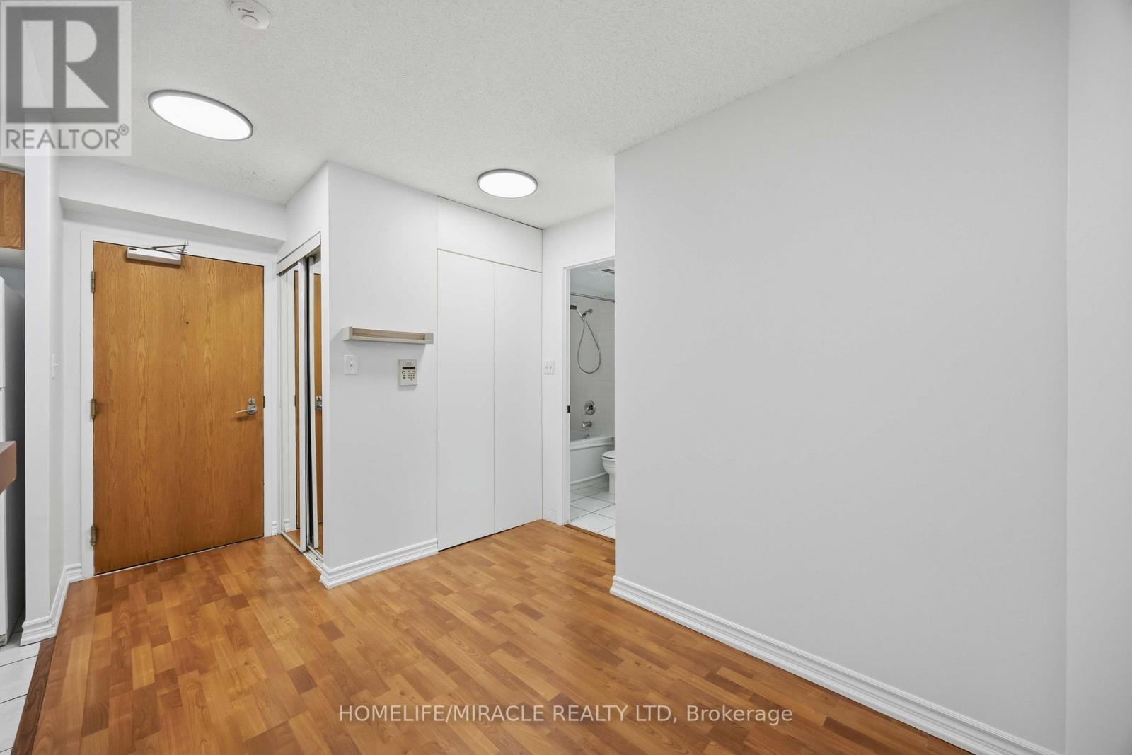 1010 - 7 Lorraine Drive Property Photo 6
