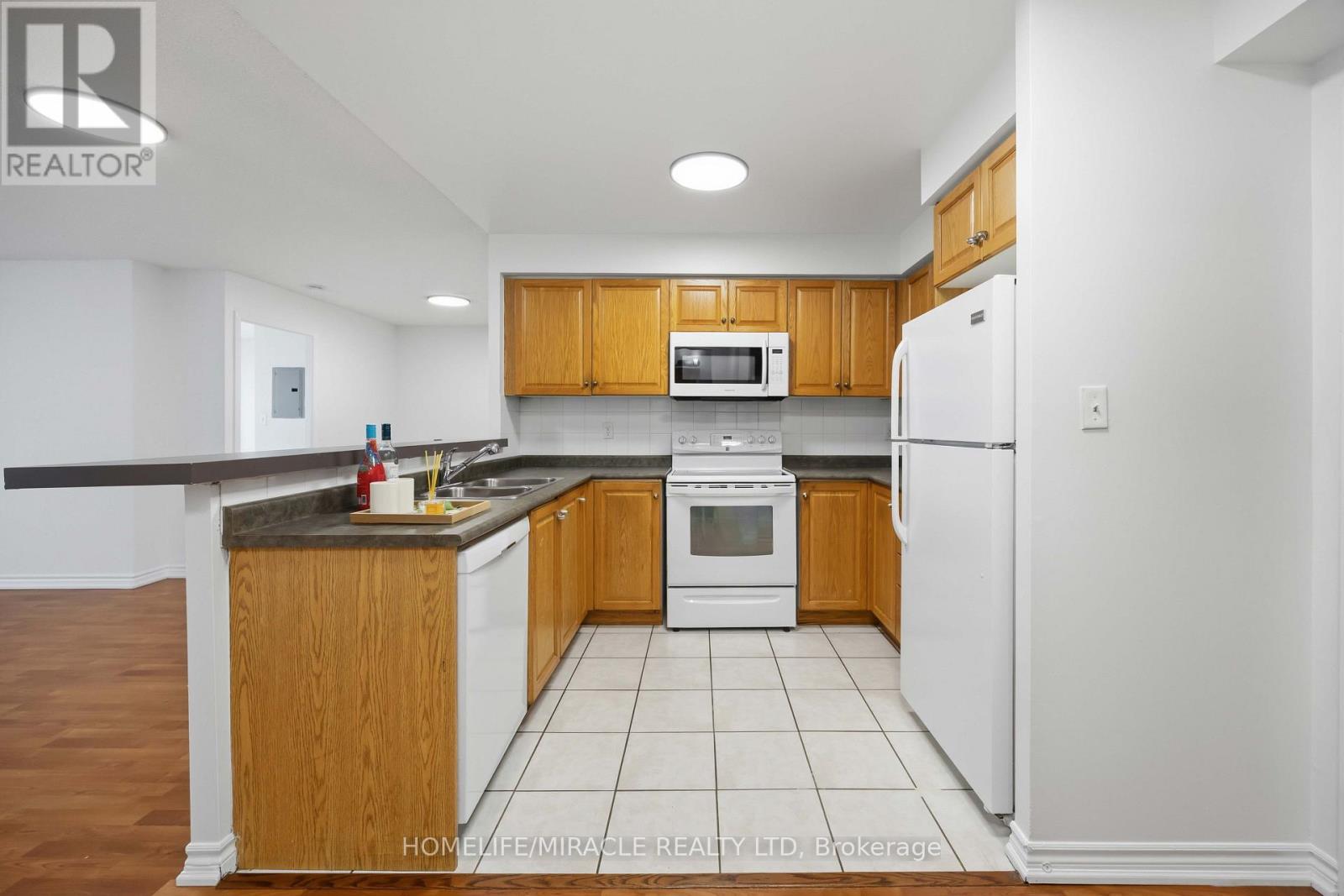 1010 - 7 Lorraine Drive Property Photo 8