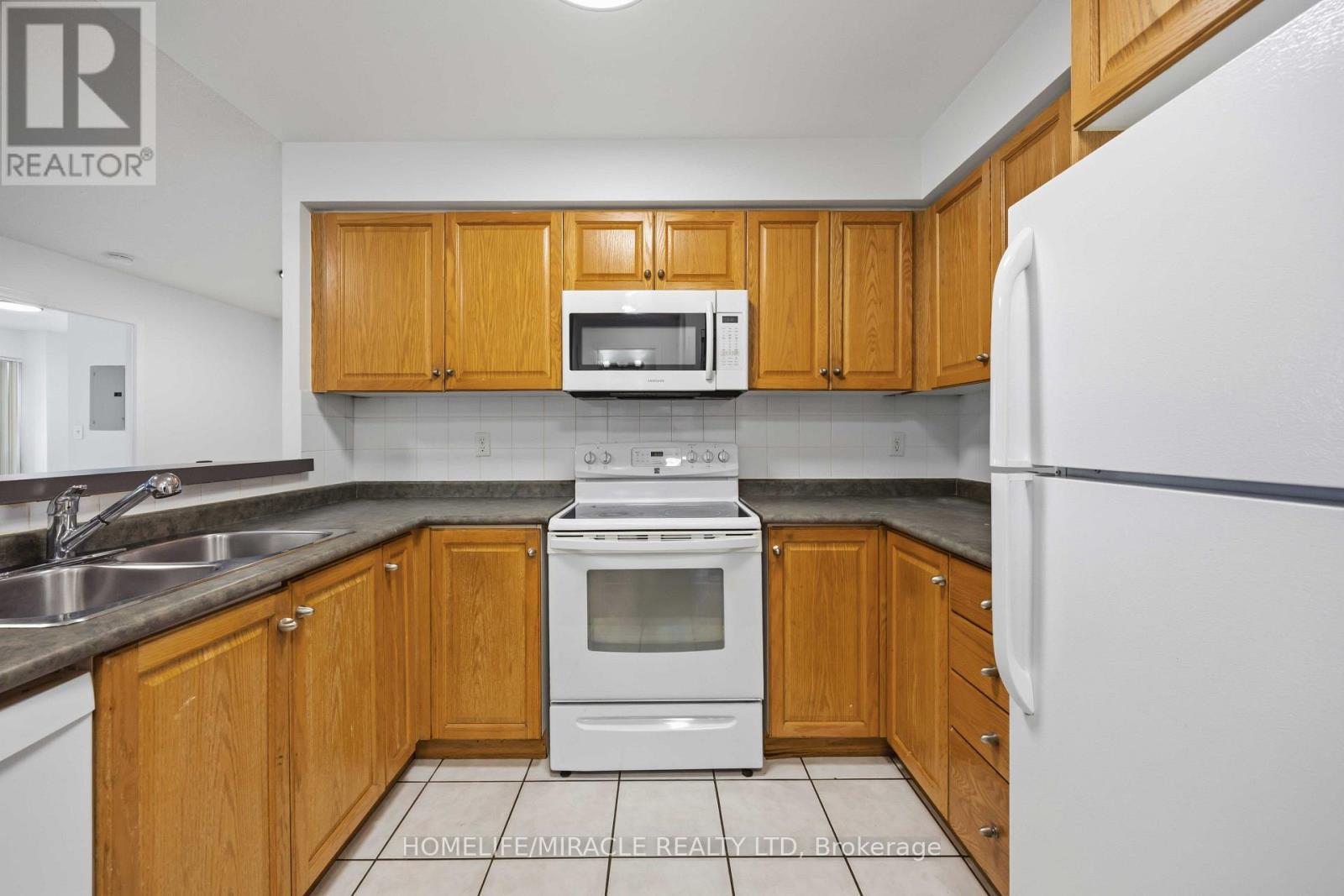 1010 - 7 Lorraine Drive Property Photo 11