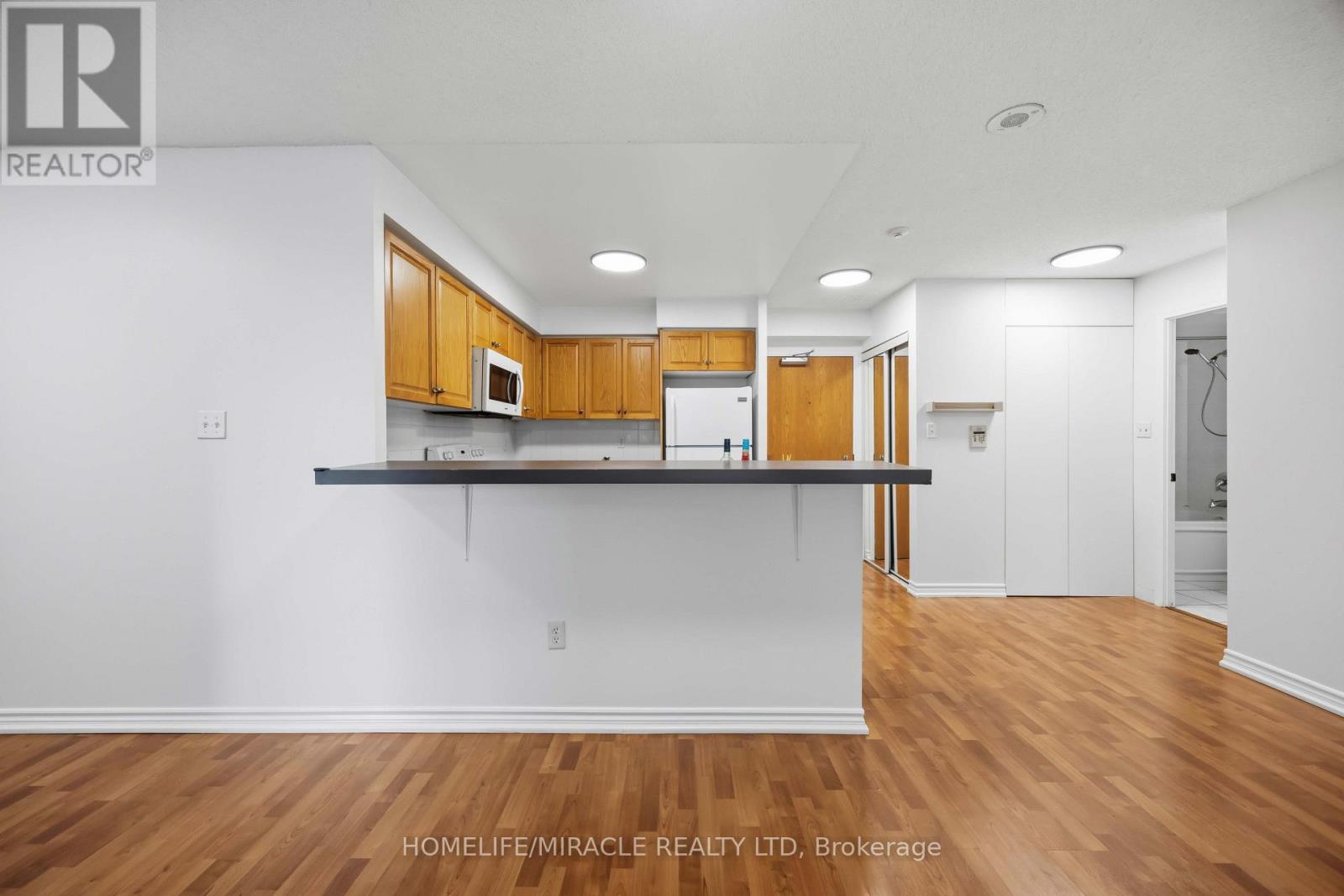 1010 - 7 Lorraine Drive Property Photo 12