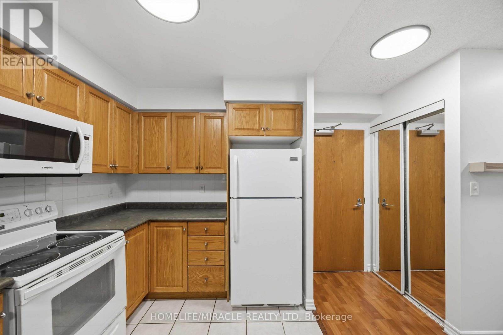 1010 - 7 Lorraine Drive Property Photo 13