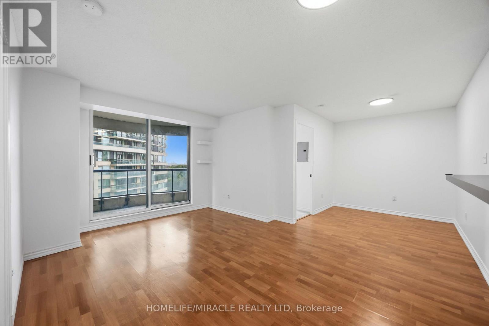 1010 - 7 Lorraine Drive Property Photo 16