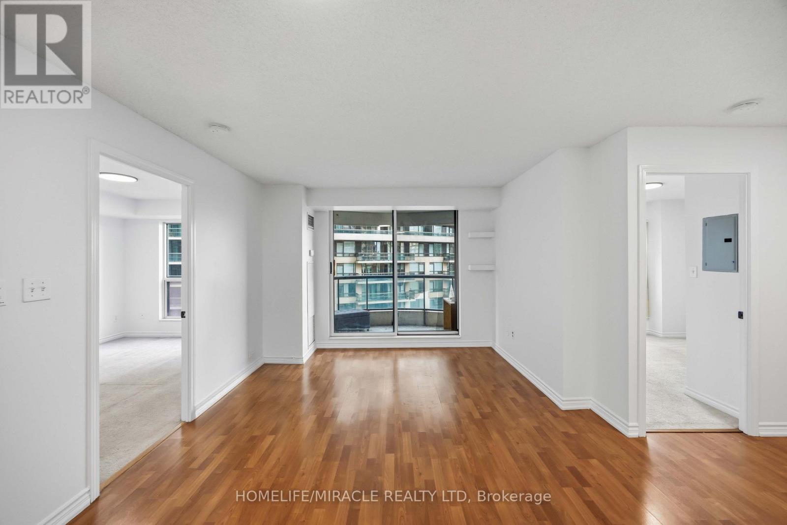 1010 - 7 Lorraine Drive Property Photo 17