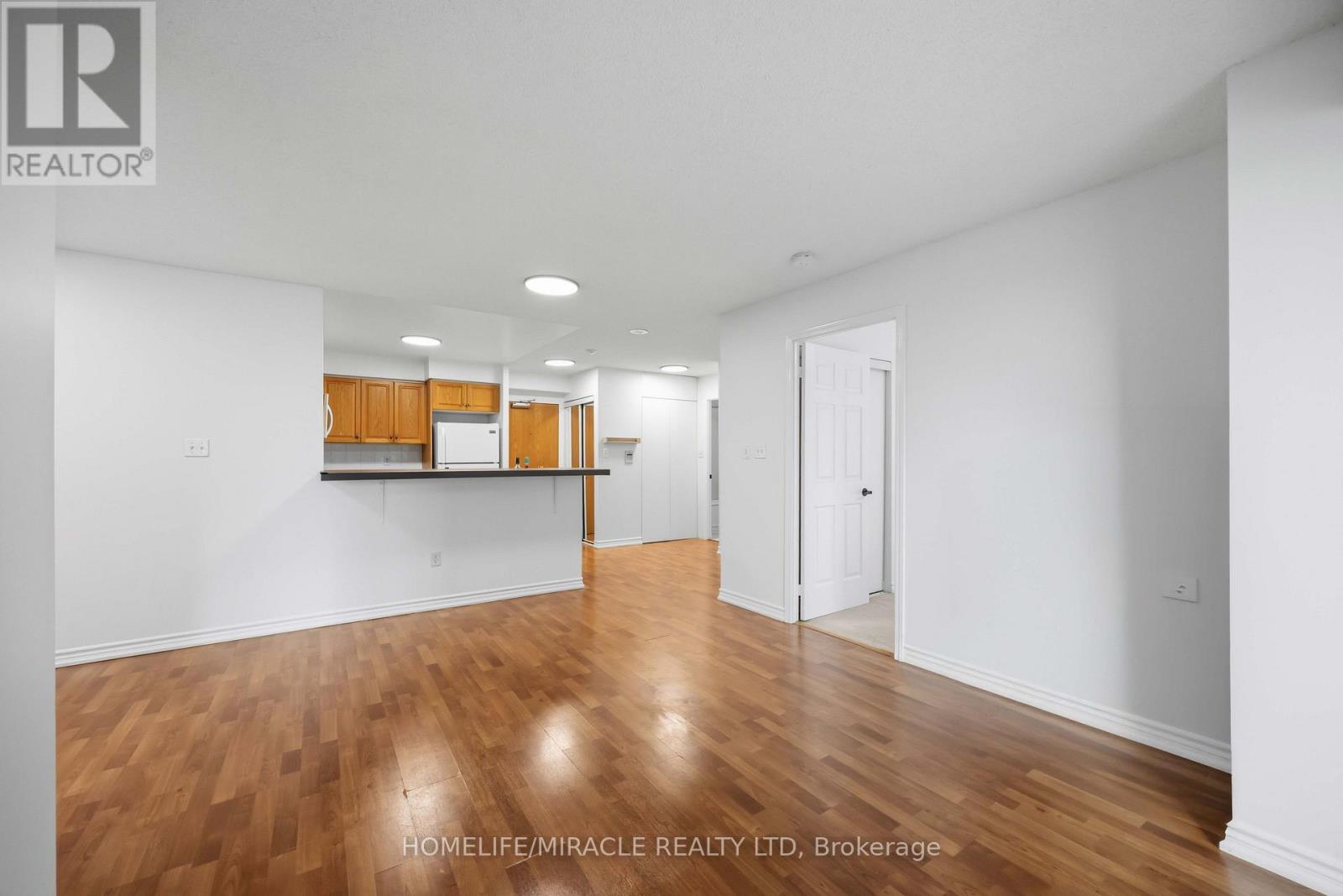 1010 - 7 Lorraine Drive Property Photo 18