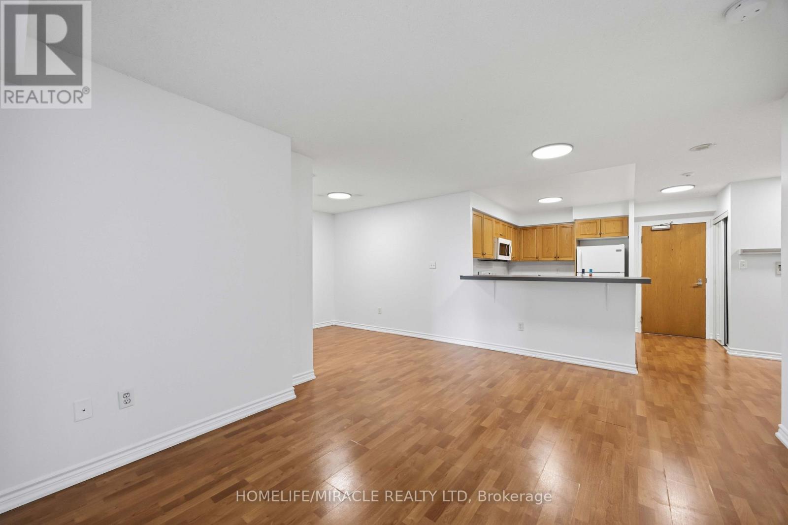 1010 - 7 Lorraine Drive Property Photo 19