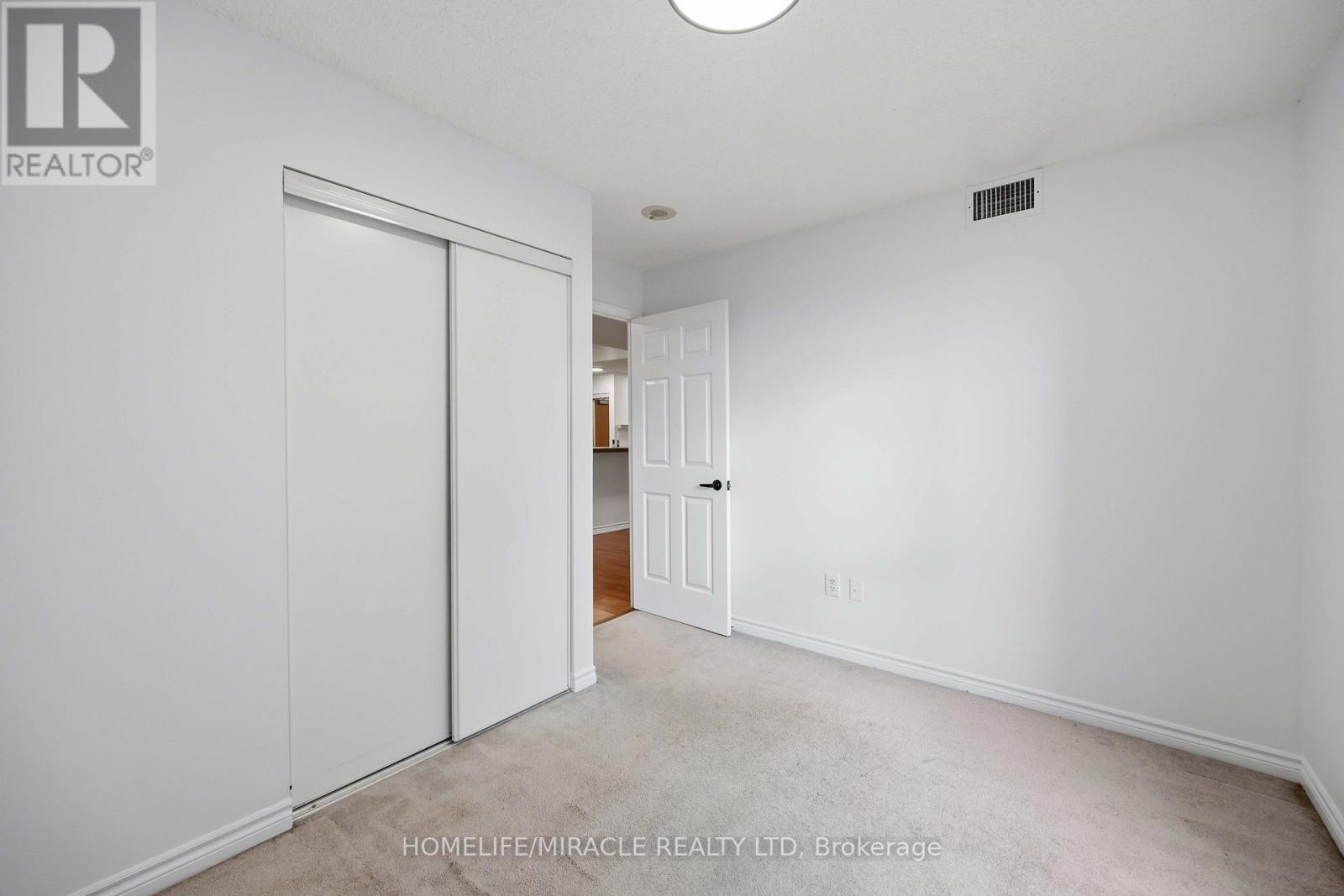 1010 - 7 Lorraine Drive Property Photo 23