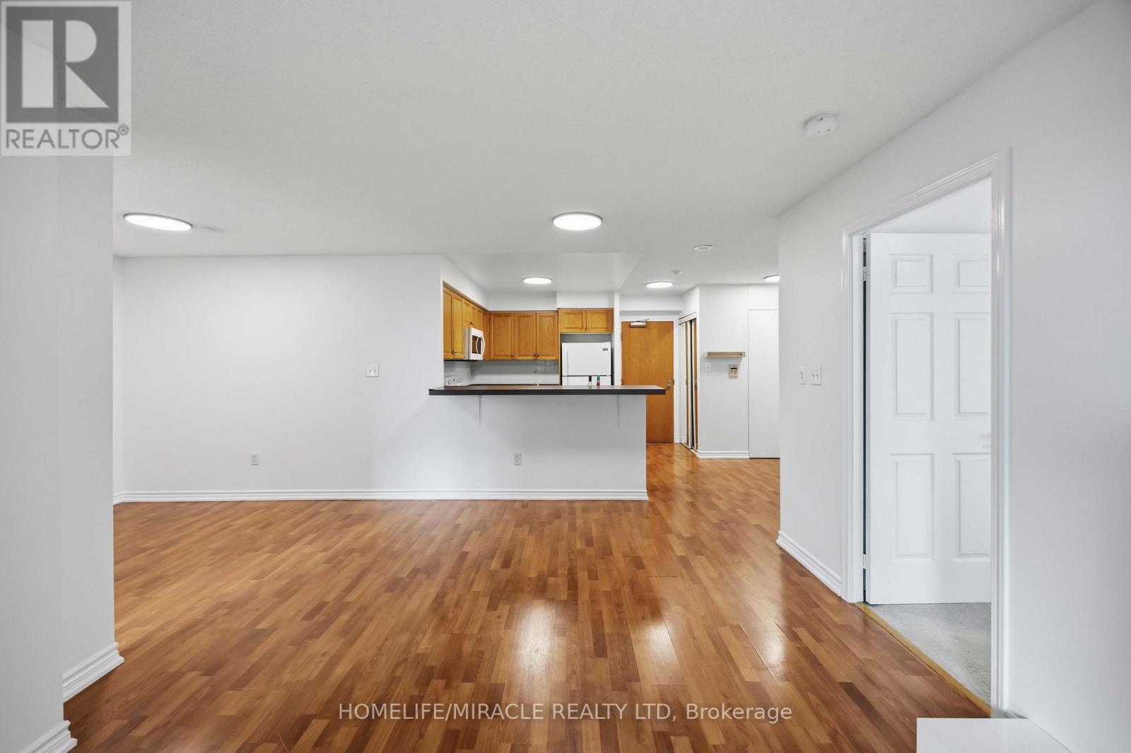 1010 - 7 Lorraine Drive Property Photo 25