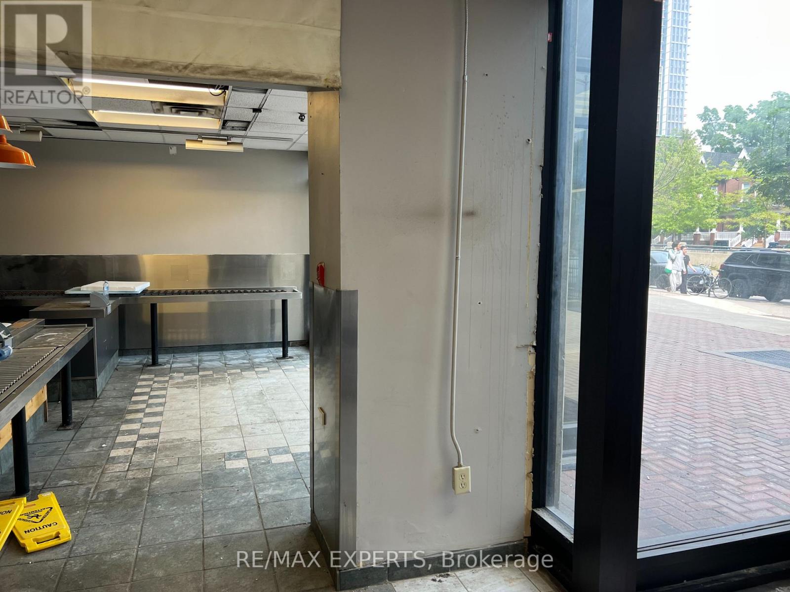 110 - 720 Spadina Avenue Property Photo 9