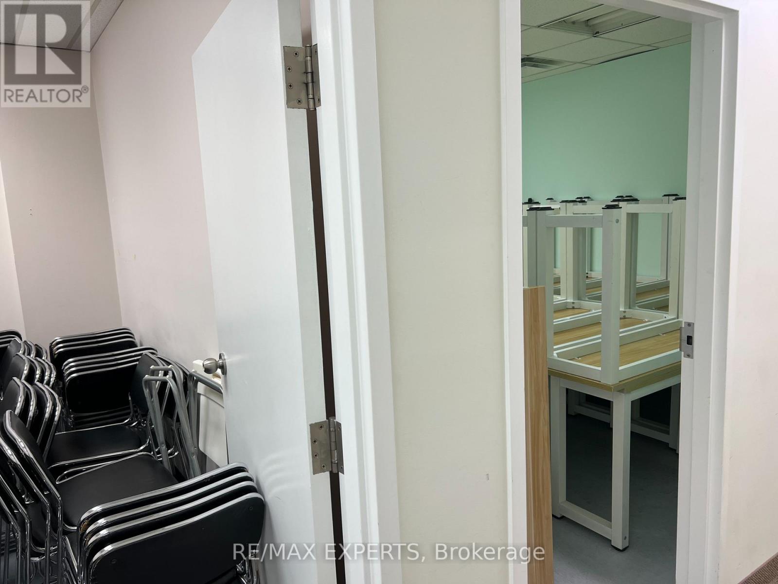 300 - 720 Spadina Avenue Property Photo 9