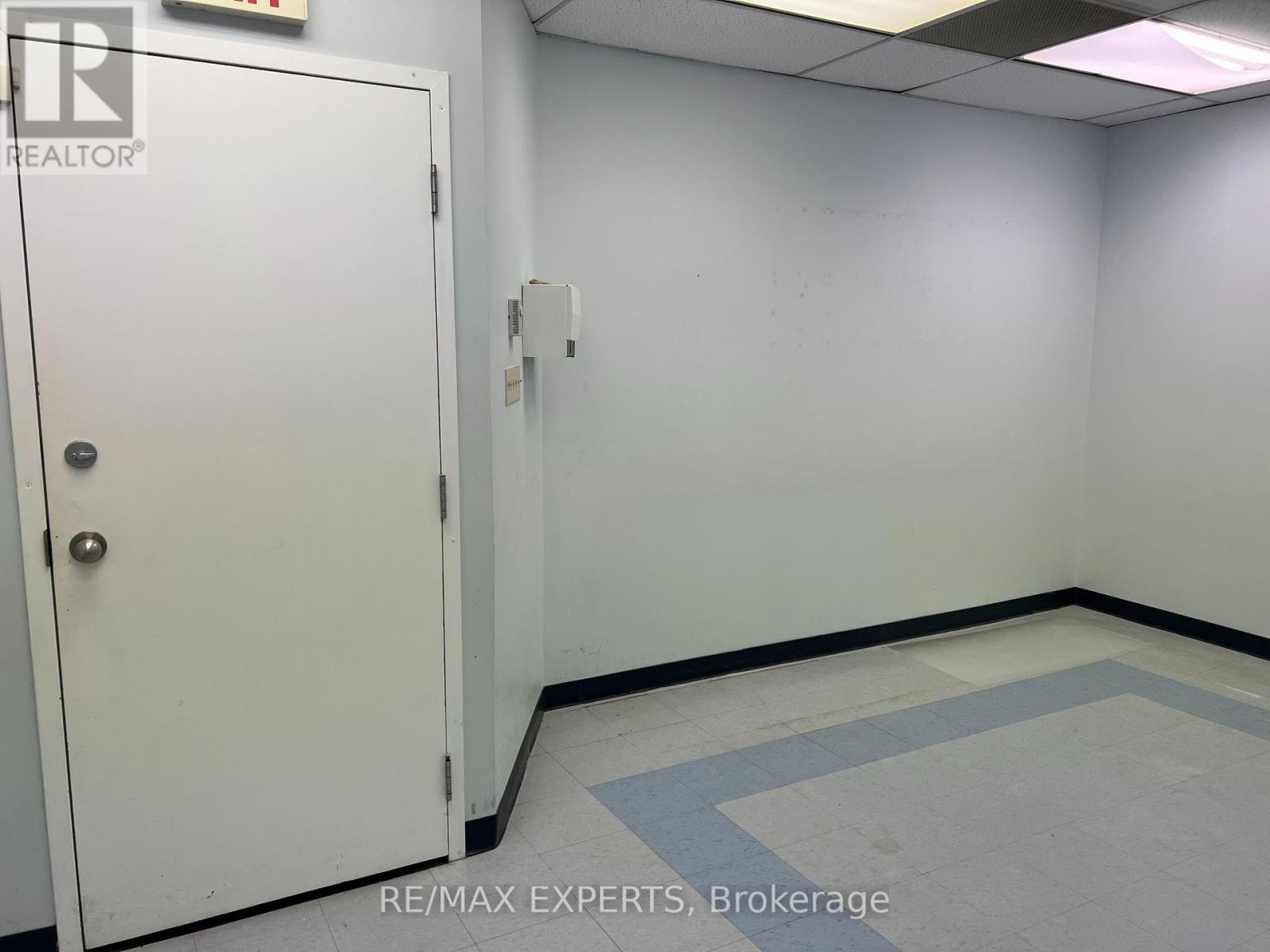 300 - 720 Spadina Avenue Property Photo 10