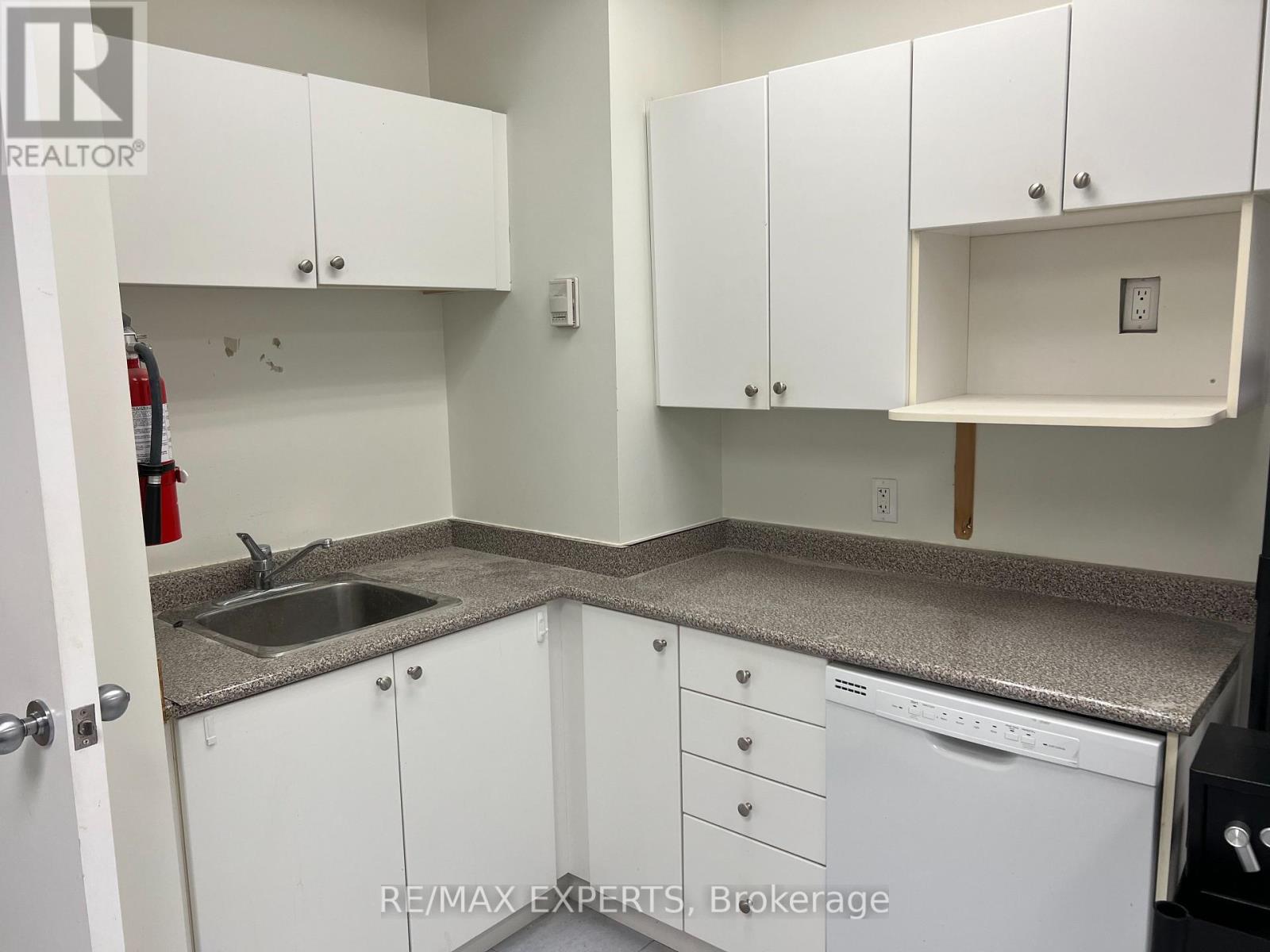 300 - 720 Spadina Avenue Property Photo 14
