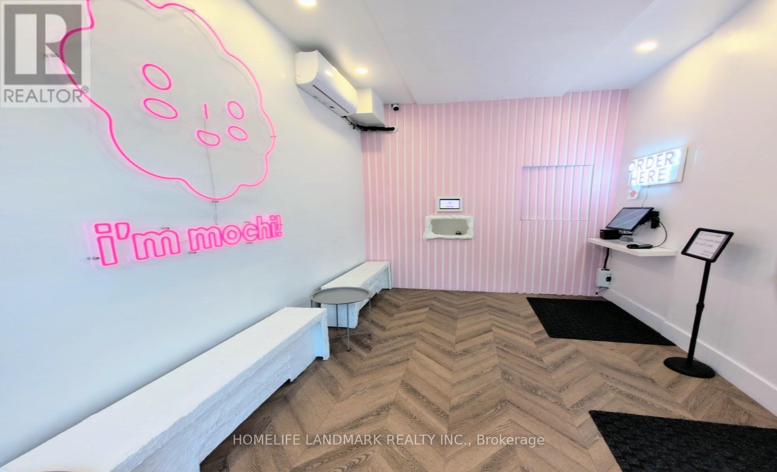 677 Queen Street W Property Photo 2