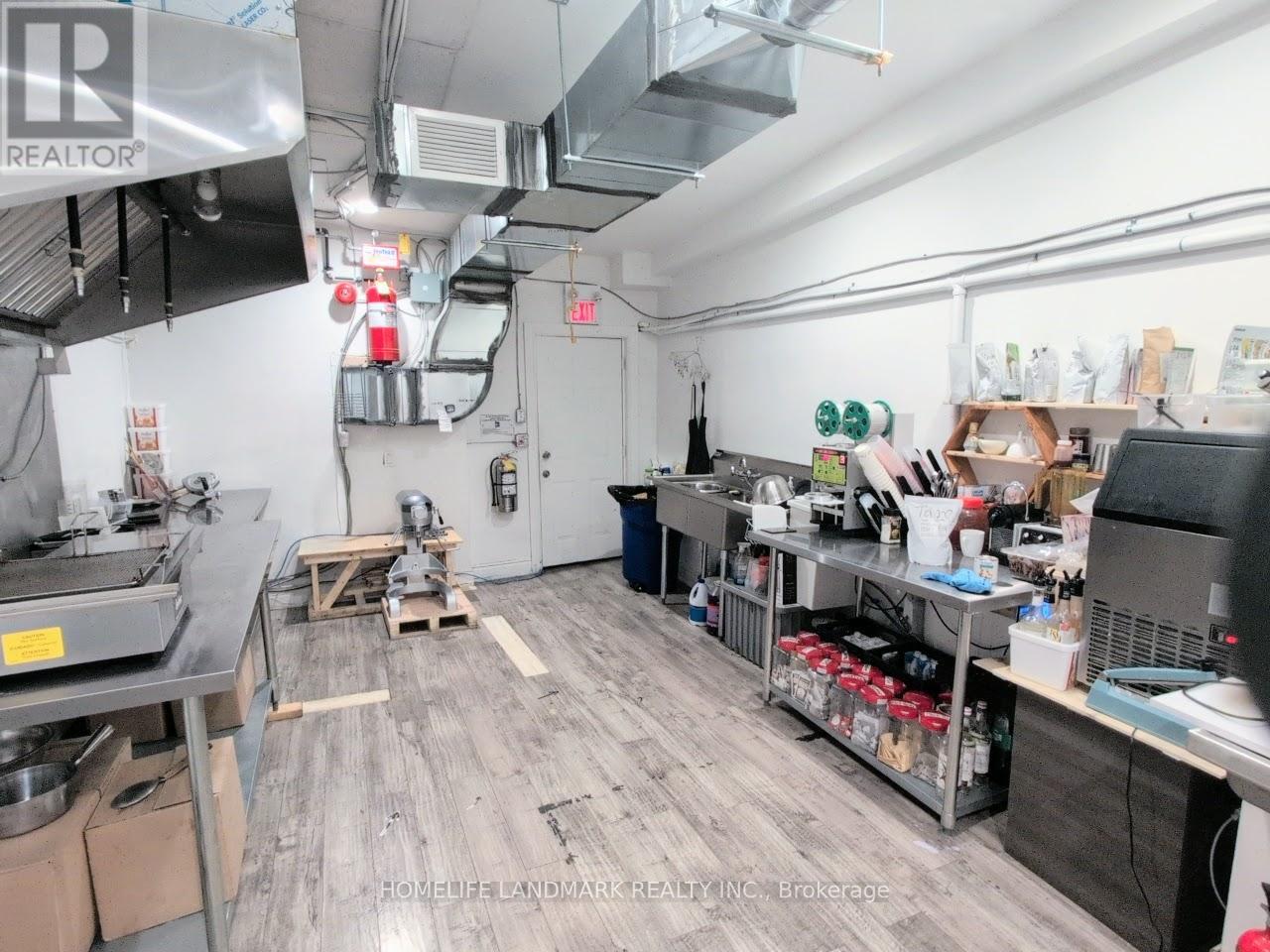 677 Queen Street W Property Photo 5