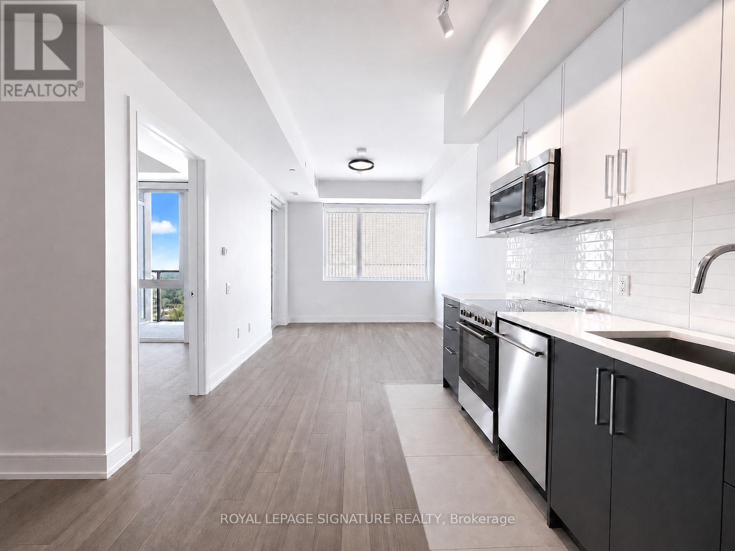 404 - 664 SPADINA AVENUE