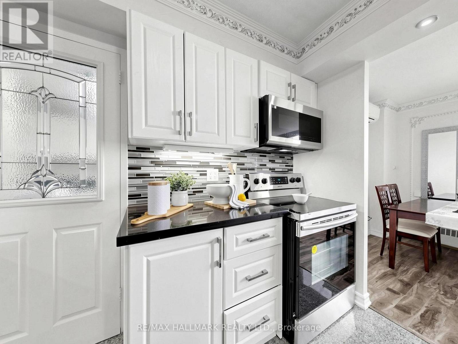 1609 - 5 Parkway Forest Drive Property Photo 6