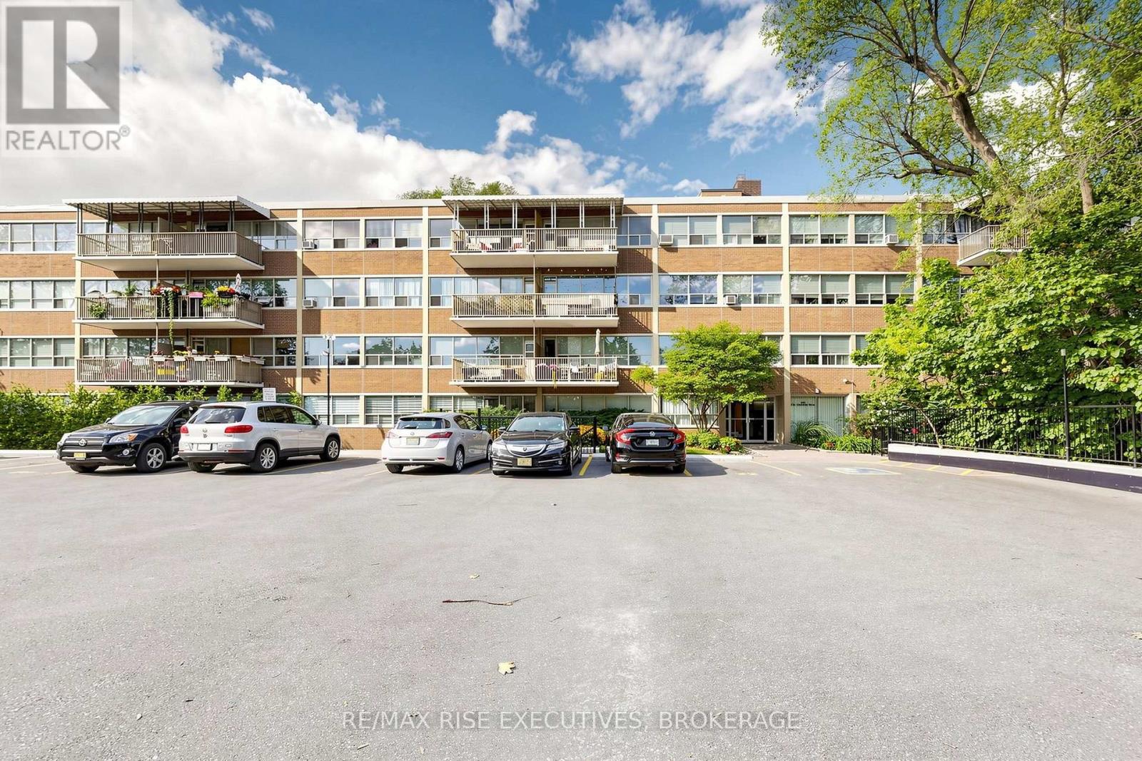 304 - 160 THE DONWAY W