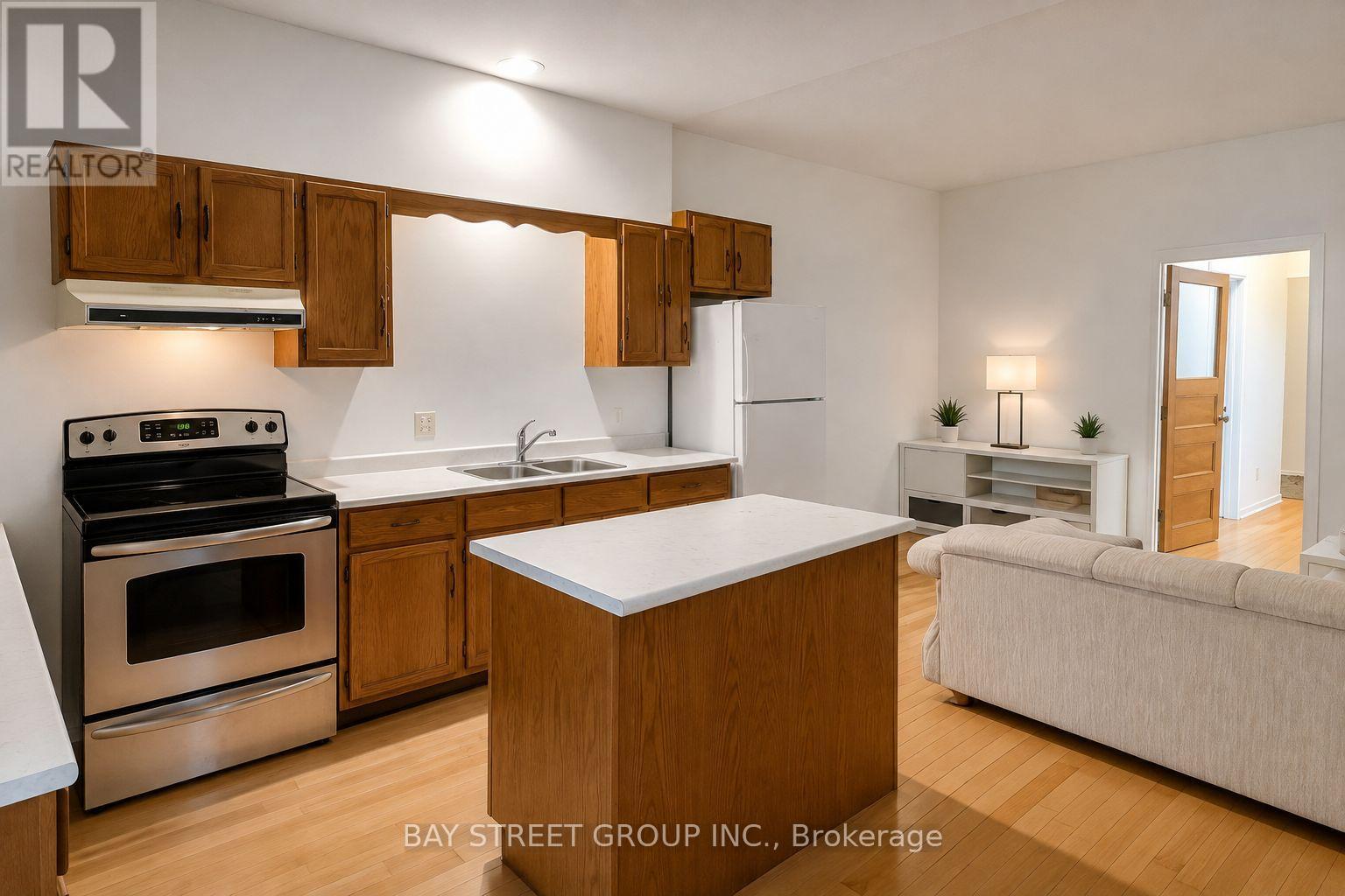 586 Huron Street Property Photo 2