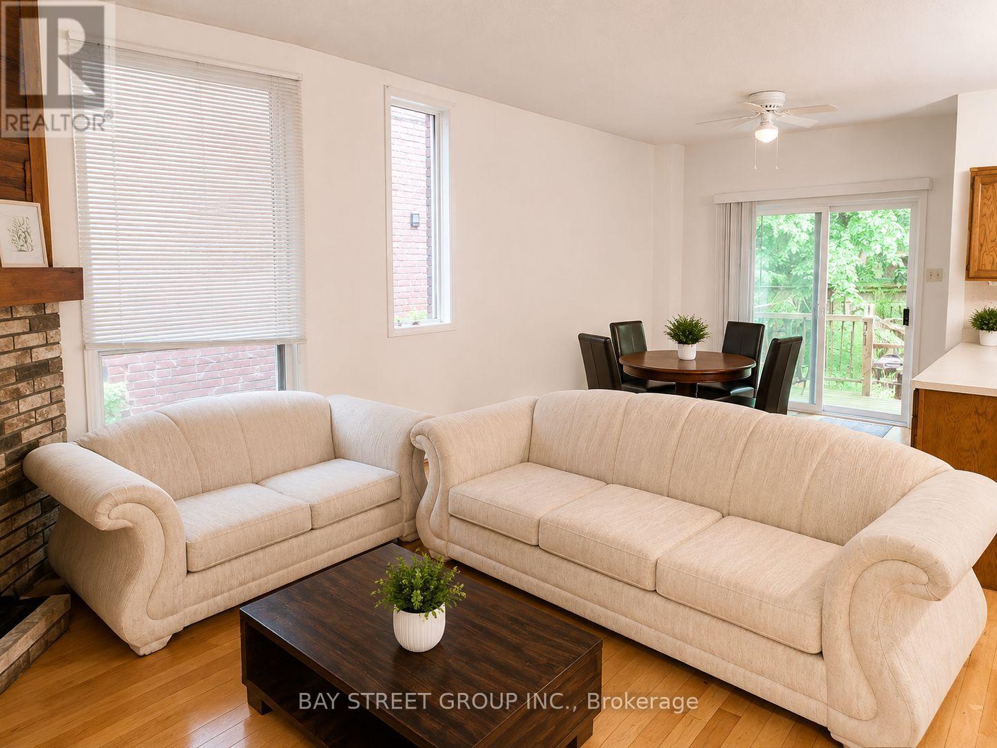 586 Huron Street Property Photo 3