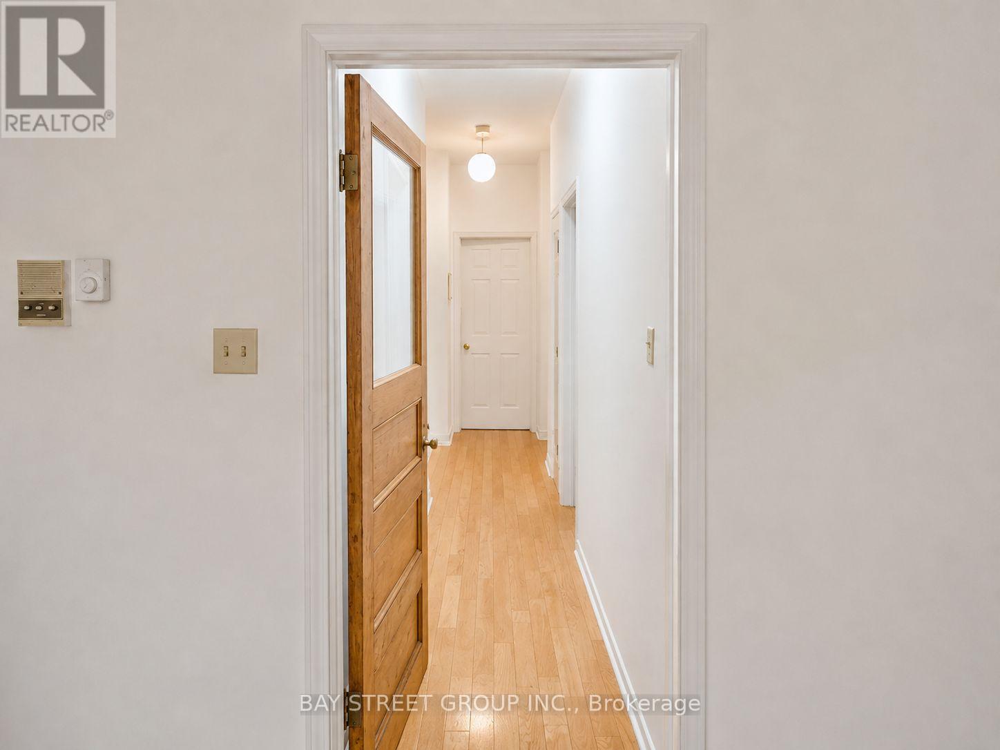 586 Huron Street Property Photo 4