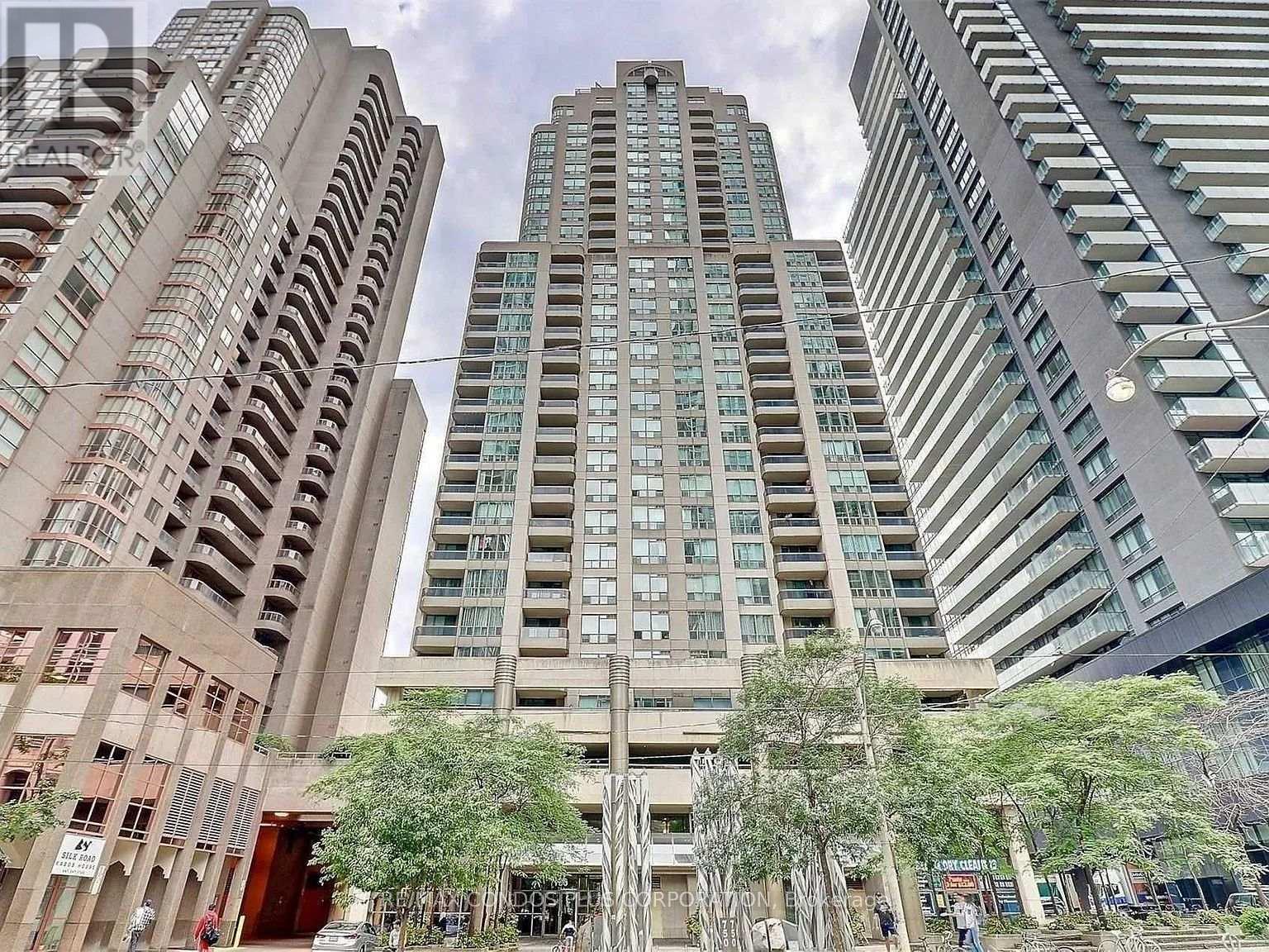 808 - 750 BAY STREET Property Photo 1