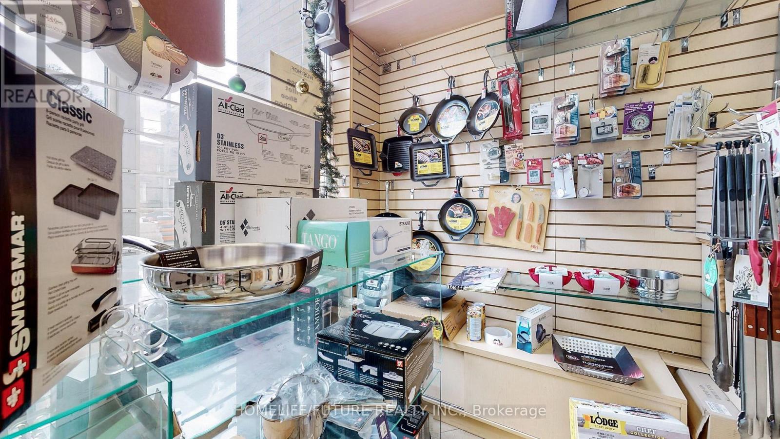 11-14 - 158 Eglinton Avenue W Property Photo 6