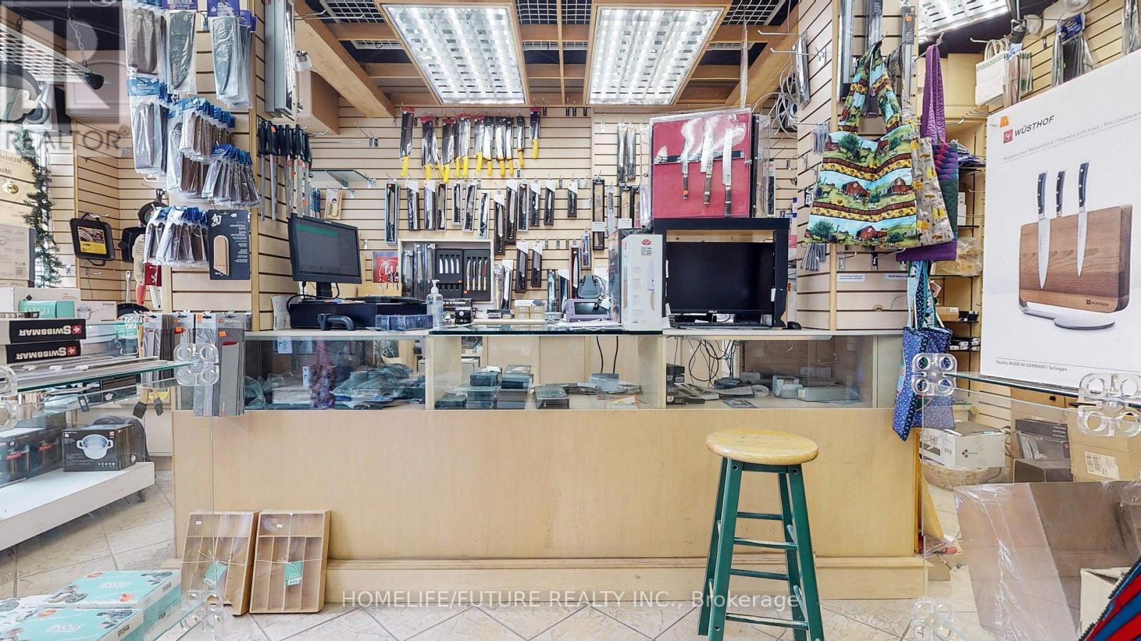 11-14 - 158 Eglinton Avenue W Property Photo 12
