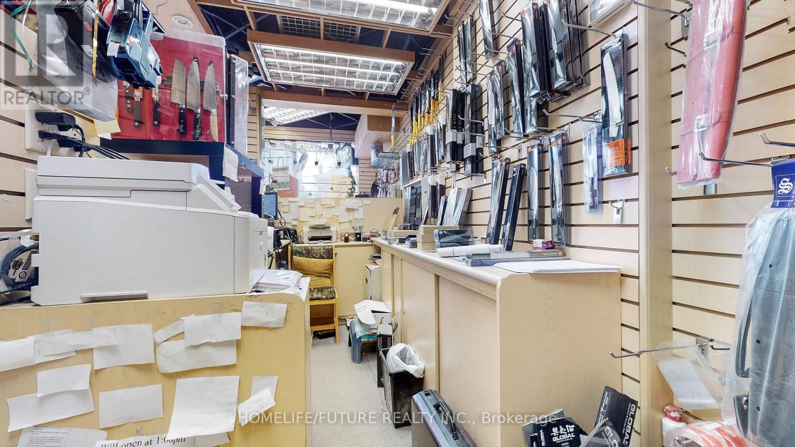 11-14 - 158 Eglinton Avenue W Property Photo 13