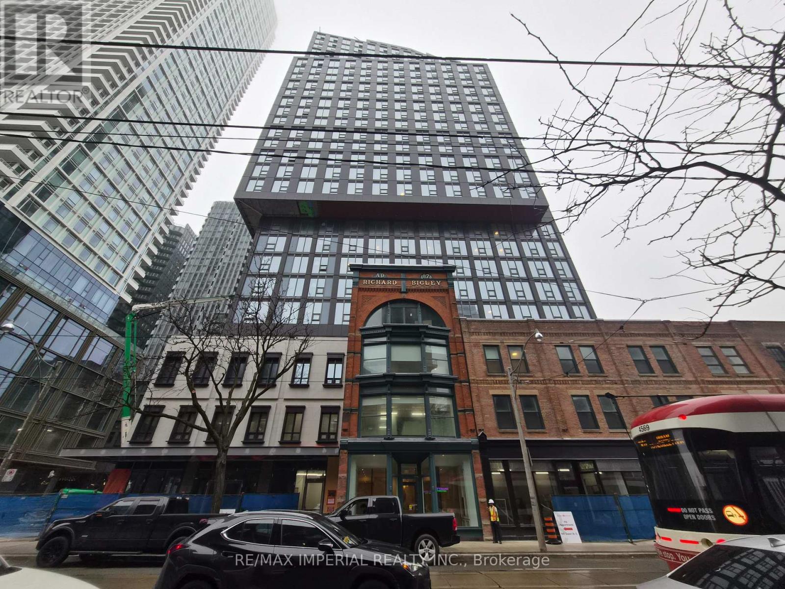 2606 - 100 QUEEN STREET S