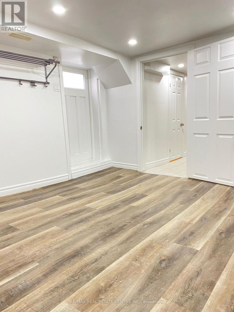 Lower - 472 Lansdowne Avenue Property Photo 6