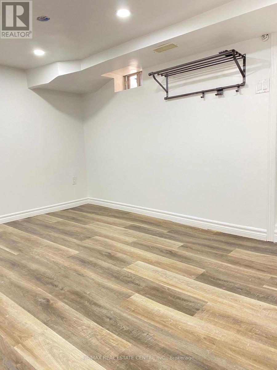 Lower - 472 Lansdowne Avenue Property Photo 7
