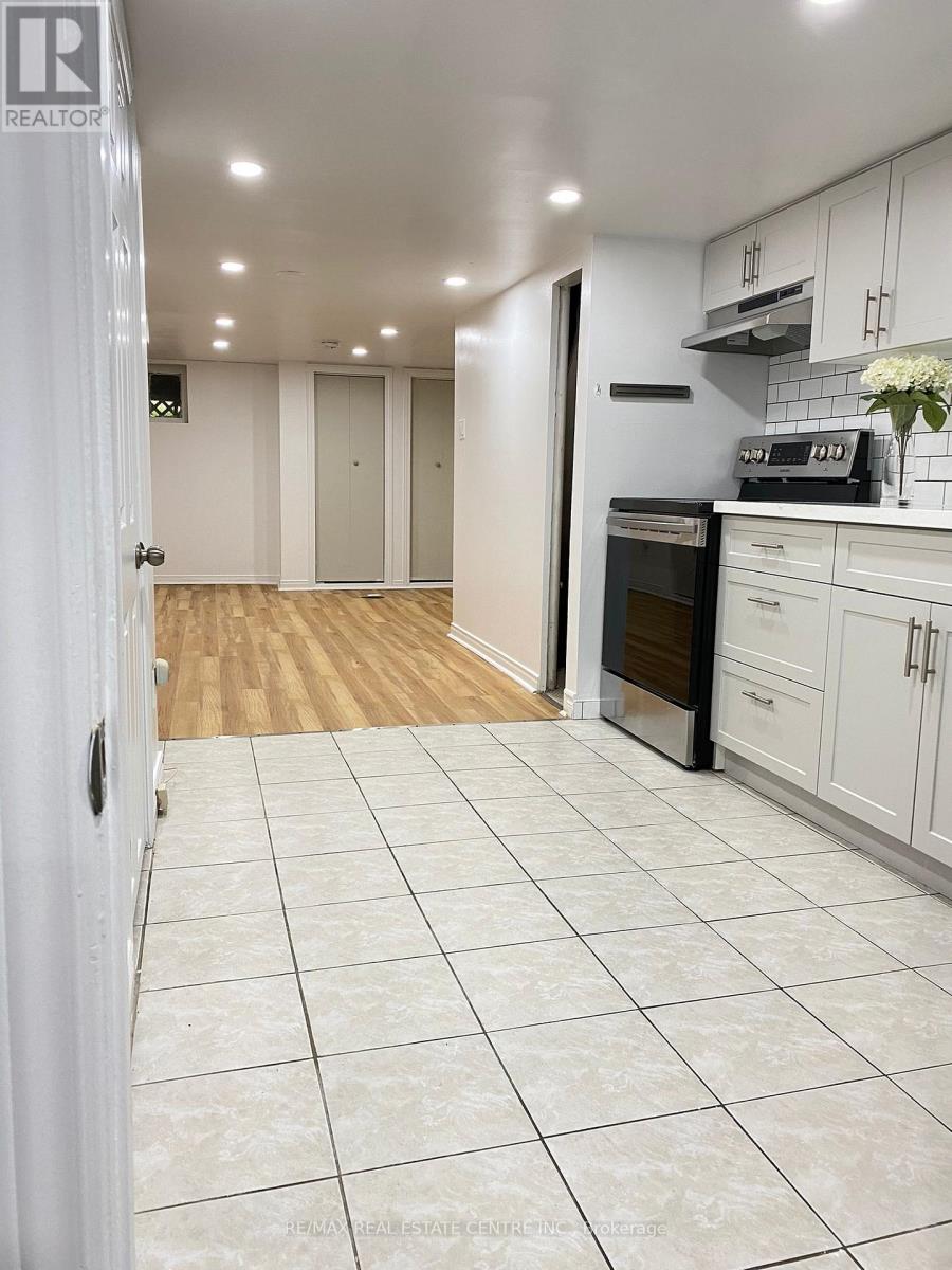 Lower - 472 Lansdowne Avenue Property Photo 10