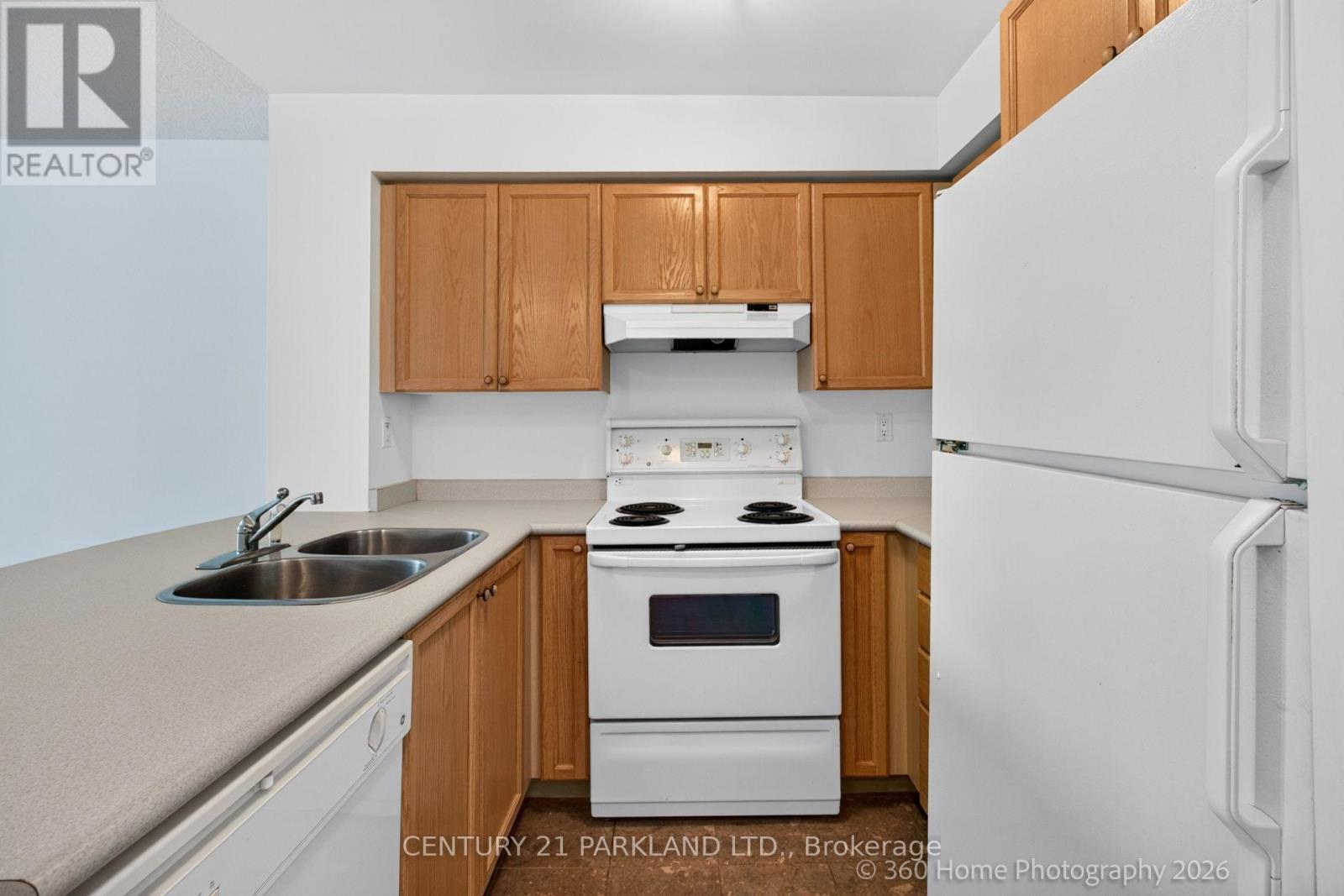 609 - 109 Front Street E Property Photo 4