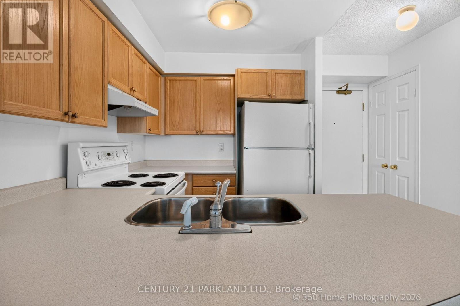 609 - 109 Front Street E Property Photo 6