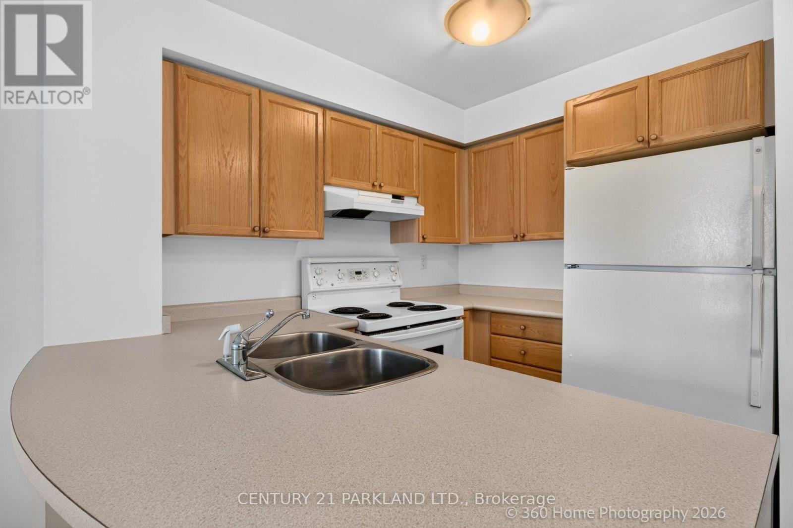 609 - 109 Front Street E Property Photo 7