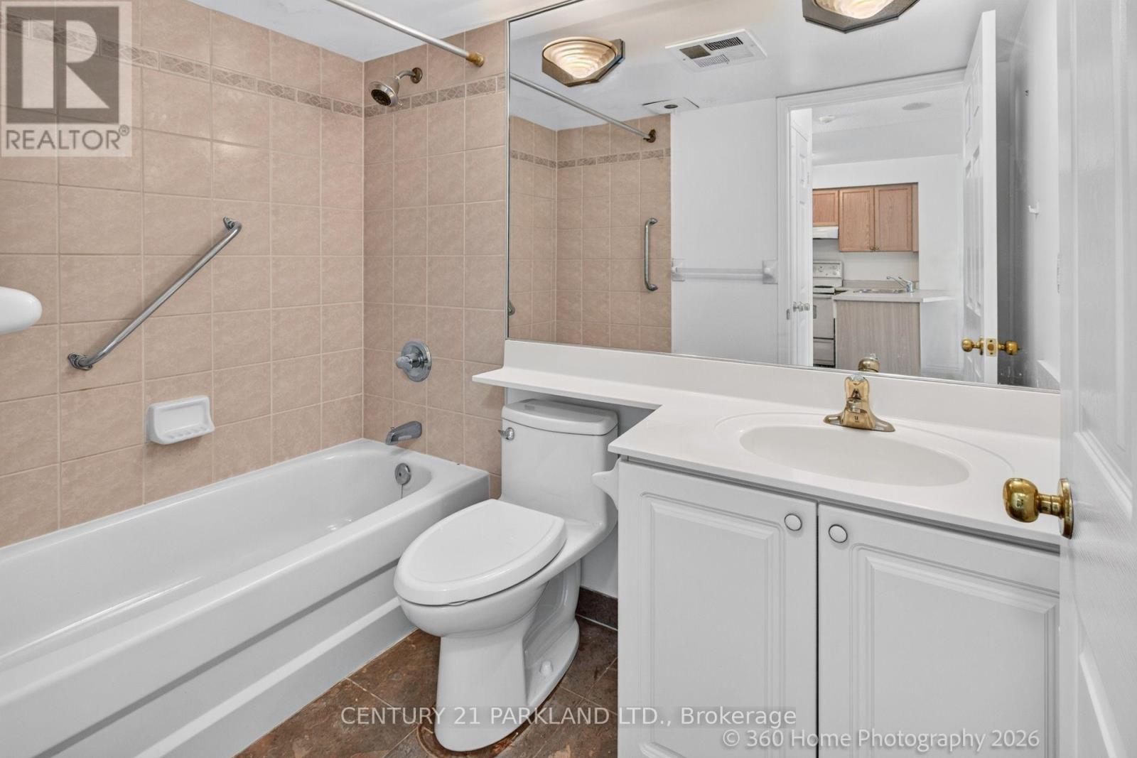609 - 109 Front Street E Property Photo 18