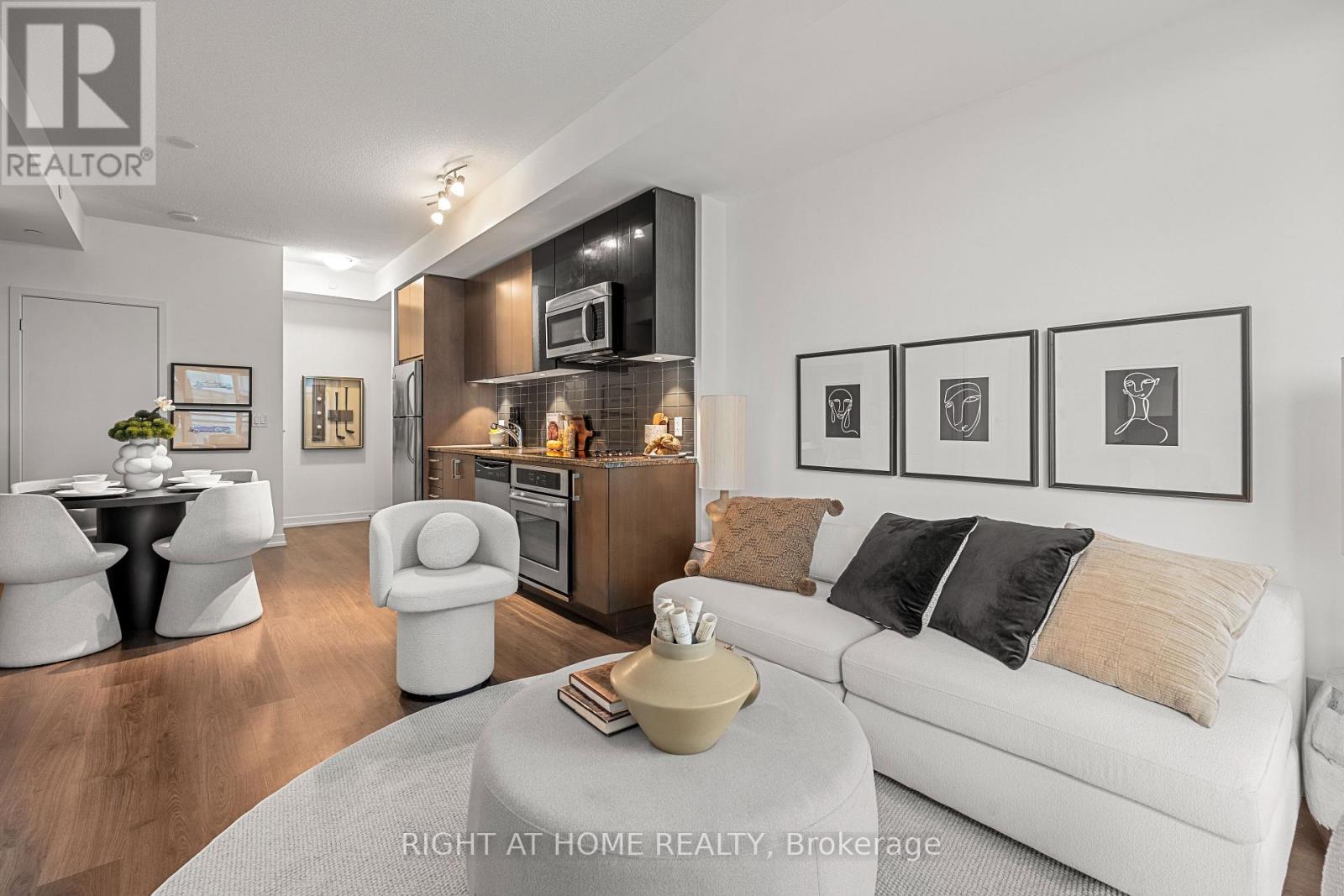 2306 - 89 Dunfield Avenue Property Photo 6