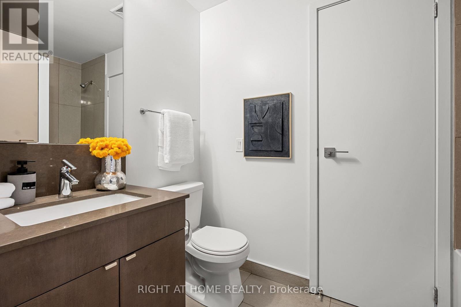 2306 - 89 Dunfield Avenue Property Photo 12