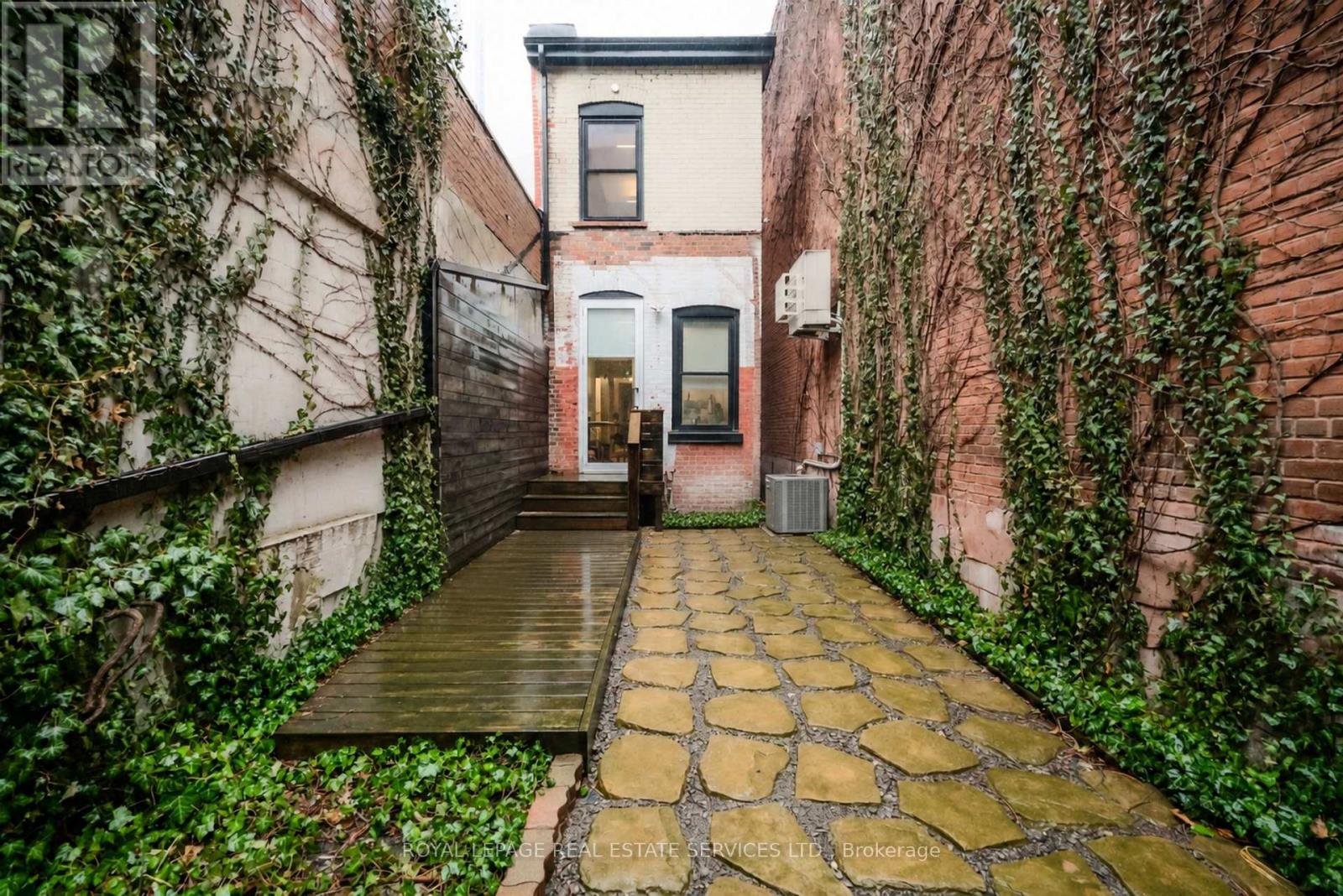 54 1/2 St Patrick Street Property Photo 21