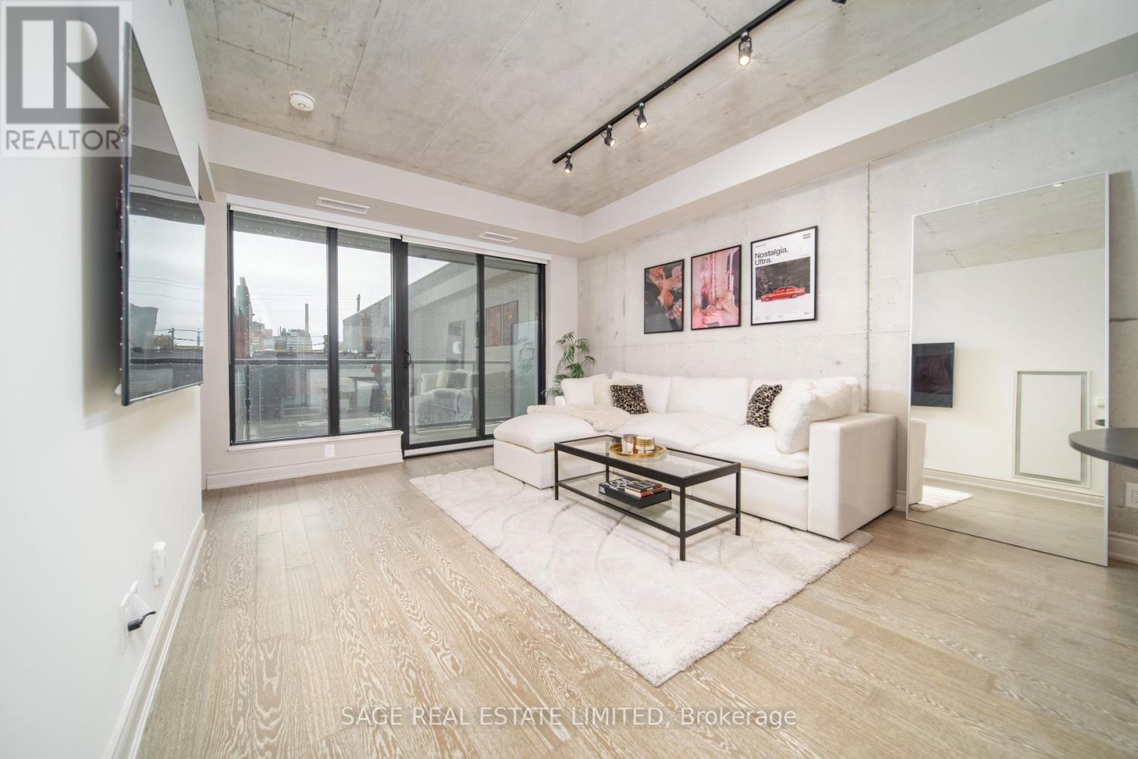 320 - 608 Richmond Street W Property Photo 3